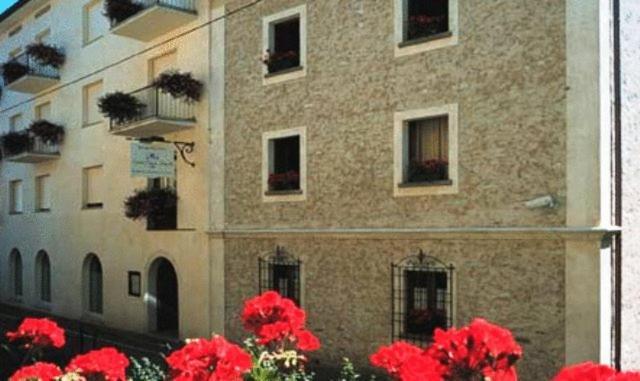 Hotel Margna Морбеньо Экстерьер фото