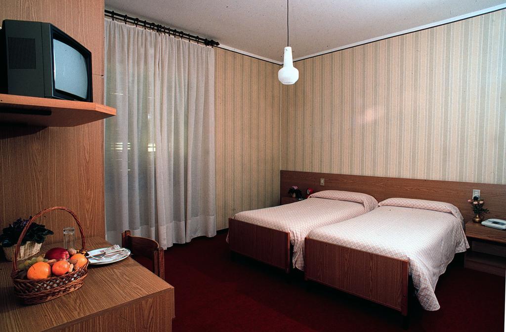 Hotel Margna Морбеньо Экстерьер фото
